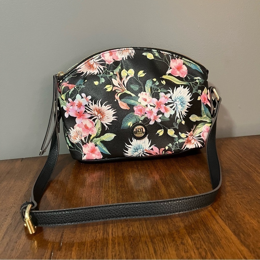 Vintage Liz Claiborne Women's
Harper Shoulder Tropical Classy purse. - Picture 6 of 14